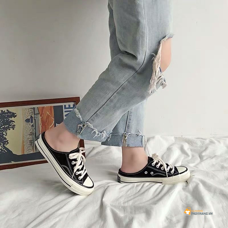 Phối đồ với giày sục thể thao nữ chuẩn sành điệu