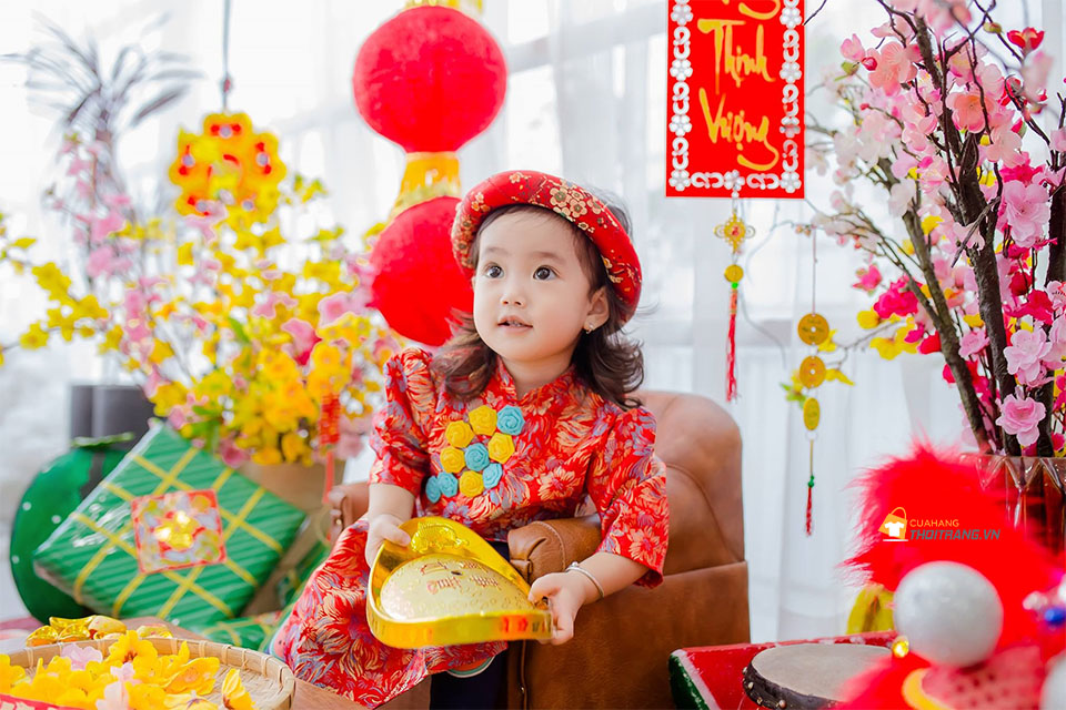 Mách bạn cách chọn áo dài ngày Tết phù hợp cho bé
