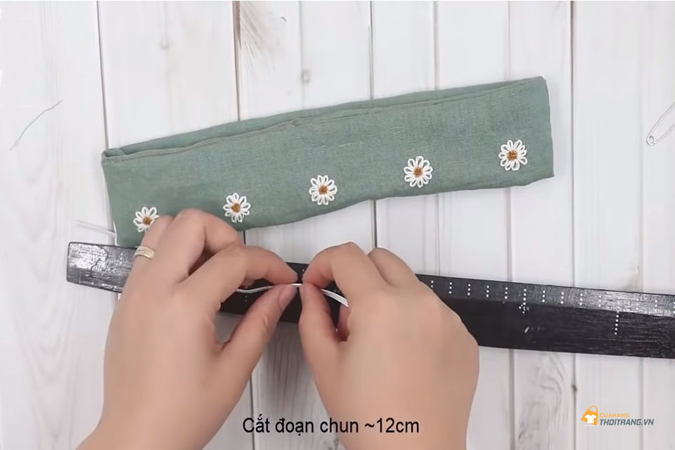 Cắt đoạn chun khoảng 12cm