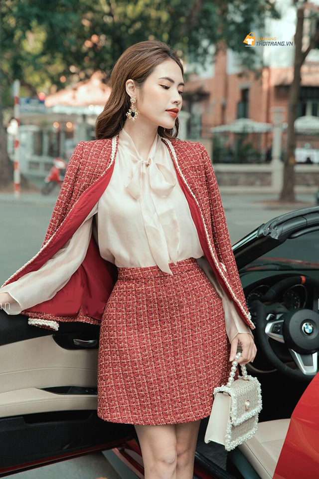 Nếu để gọi tên hot trend của mùa đông xuân 2022 chắc chắn set dạ tweed sẽ được vinh danh đầu tiên. Sang chảnh, sành điệu và lịch sự là những gì mà item này mang lại cho bạn