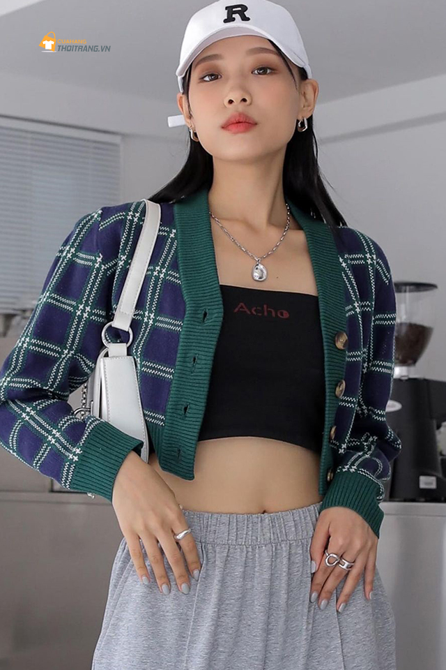 Áo khoác cardigan dáng lửng phối áo croptop hack chiều cao cho nàng