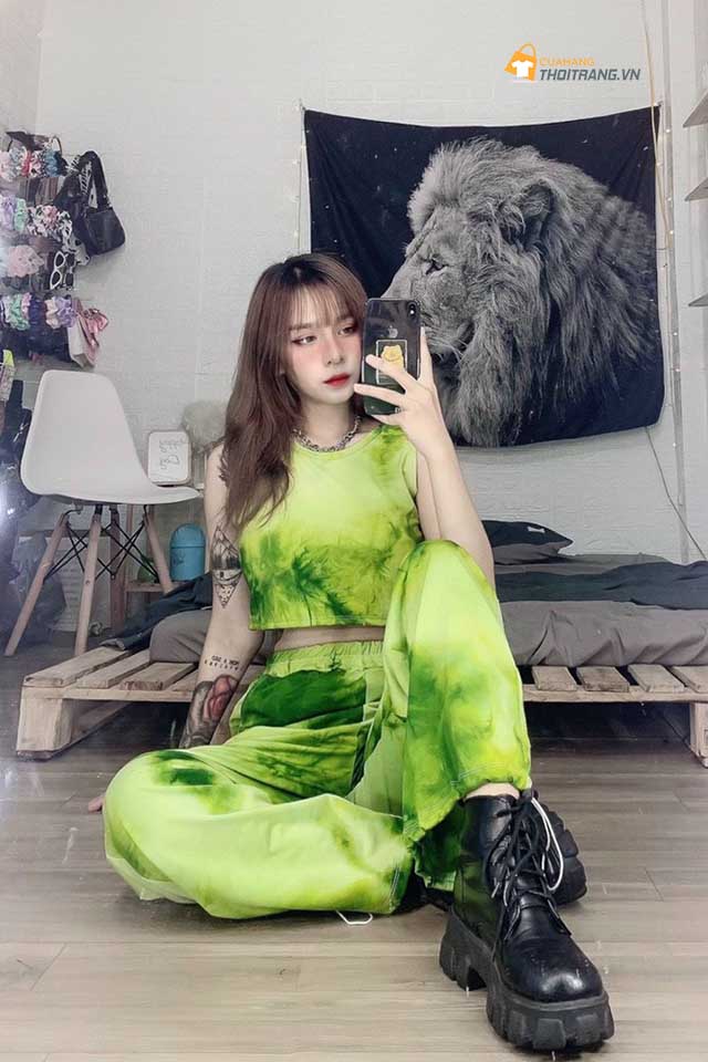 Set đồ croptop màu xanh cốm loang cá tính năng động